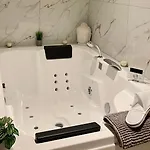 Le Moment Bien-être - Jacuzzi Privatif, Terrasse Et Parking Gratuit Au Centre De Saint-omer Apartamento Saint-Omer (Pas-de-Calais)