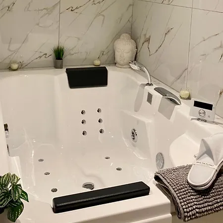 Le Moment Bien-être - Jacuzzi Privatif, Terrasse Et Parking Gratuit Au Centre De Saint-omer Apartamento Saint-Omer (Pas-de-Calais)