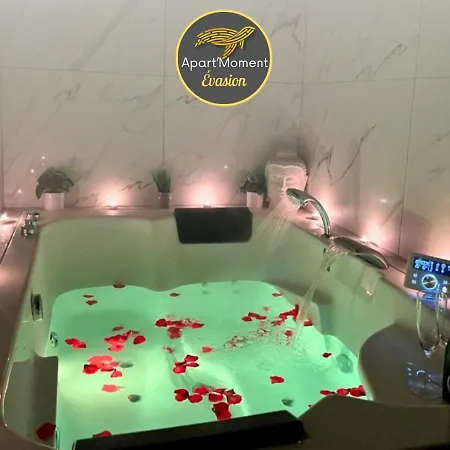 Apartamento Le Moment Bien-être - Jacuzzi Privatif, Terrasse Et Parking Gratuit Au Centre De Saint-omer *